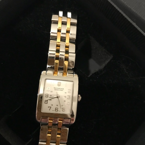 Victorinox Swiss Army Watch - Picture 3 of 4